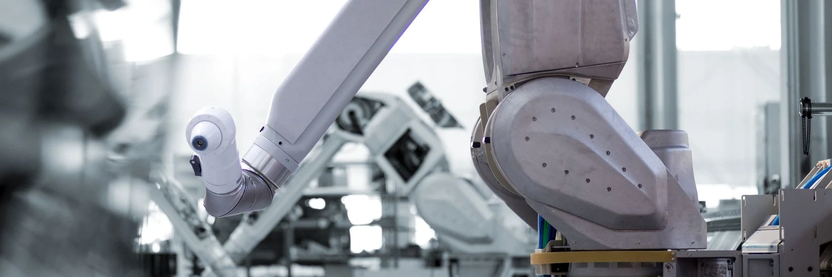 Lackierroboter EcoRP von Dürr für die Automobilindustrie.