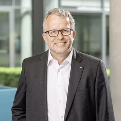 [Translate to Portuguese:] Friedrich, Lars Dr. President & CEO Application Technology