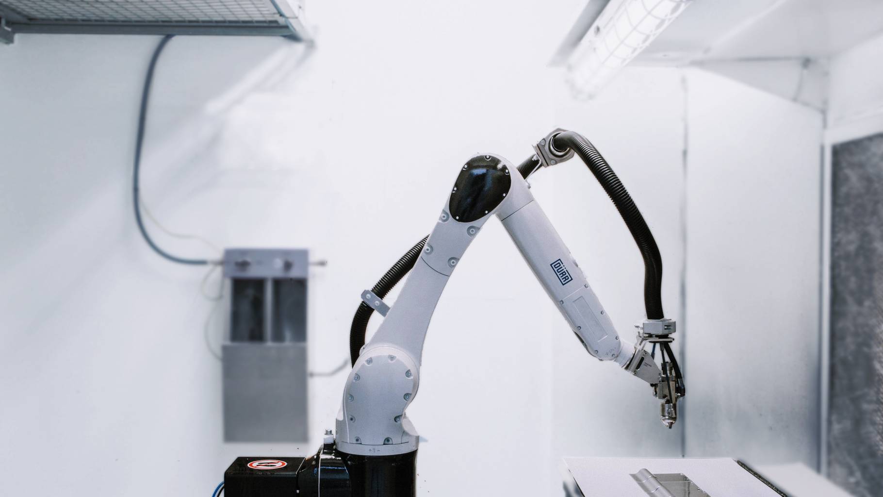 Compact painting robot for industry Dürr