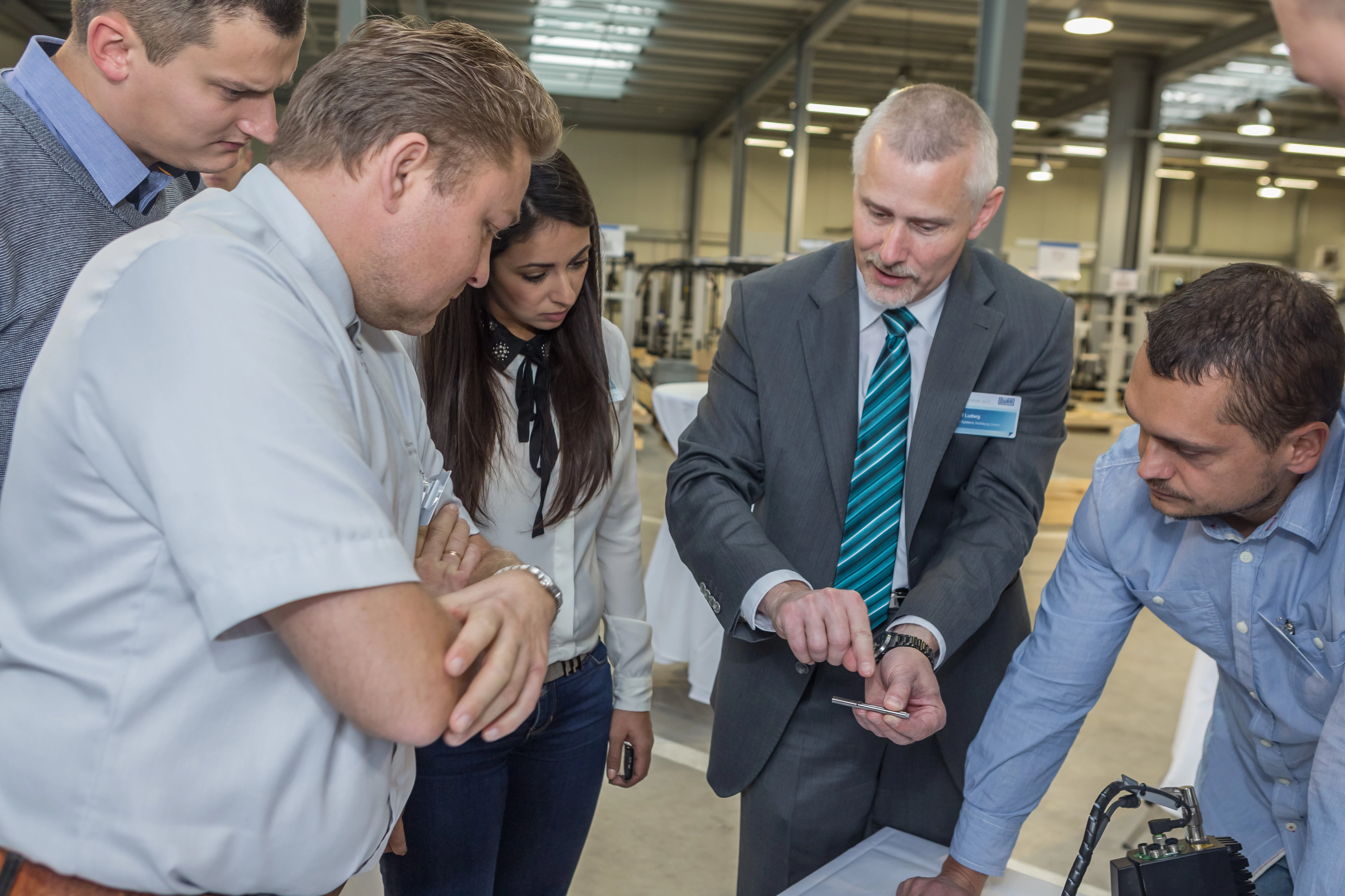 Dialog direkt am Produkt: Ralf Ludwig erklärt die Funktionalitäten und Einsatzgebiete der einzelnen Produkte