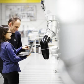 Unsere digitalen Services helfen unseren Kunden Tag für Tag bei der Arbeit.