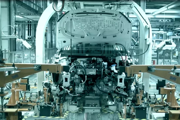 Regolazione del telaio nella linea di montaggio per autovetture