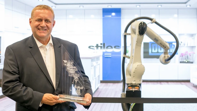 Visionary New Product Award for Dürr´s ready2spray paint robot