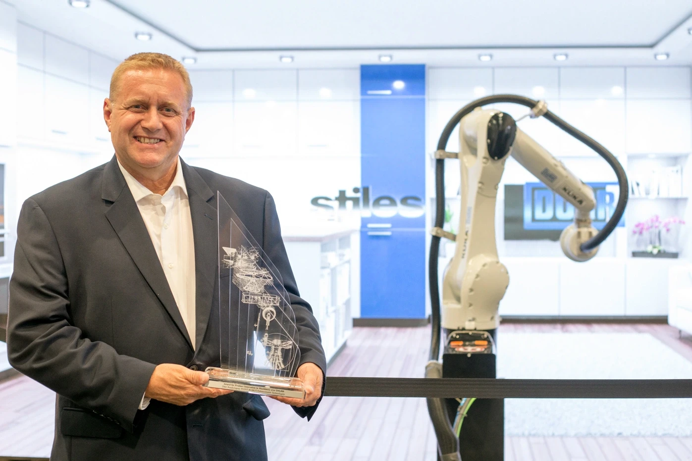 Visionary New Product Award for Dürr´s ready2spray paint robot