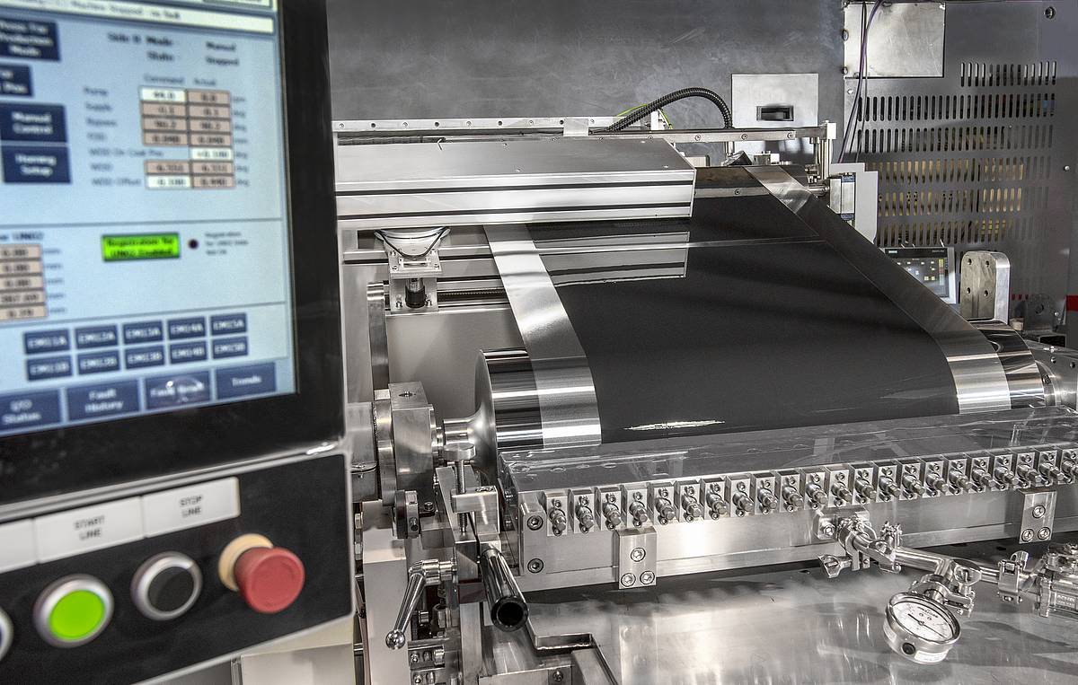 Simultaneous twosided electrode coating and drying Dürr