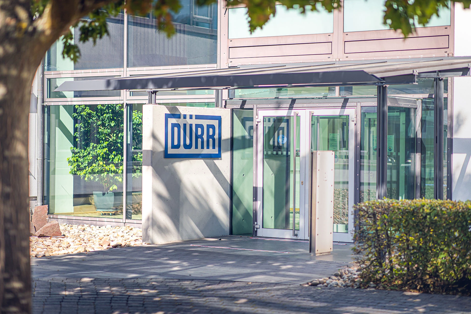 A company of the Dürr AG, operates in the division paint and final assembly systems and delivers products, systems and equipment for demanding assembly and testing functions in the final assembly of automotive industry.