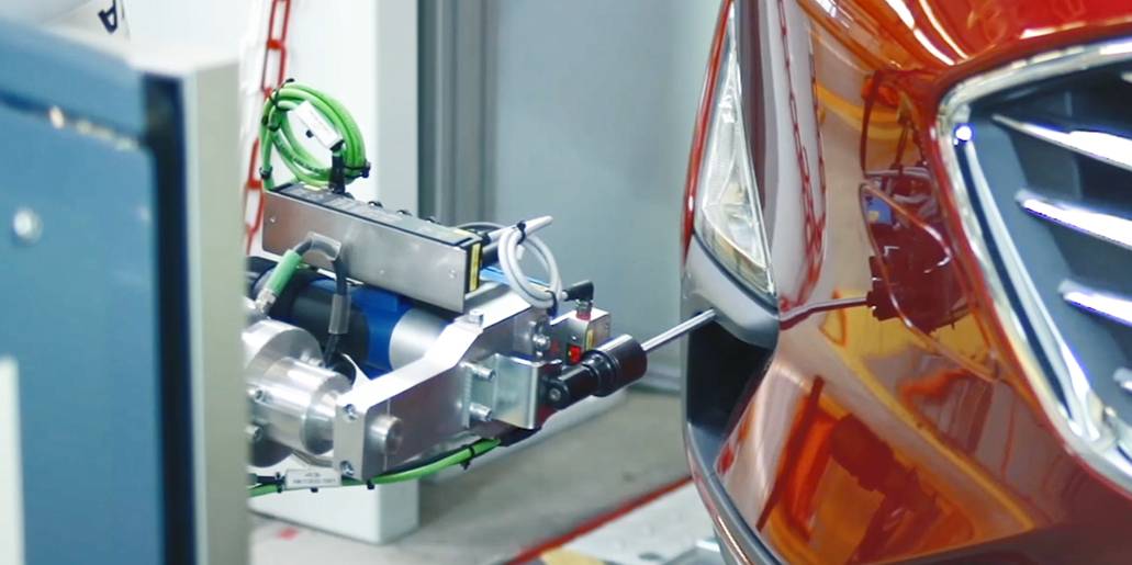 Dürr's headlamp alignment is executed with highest precision